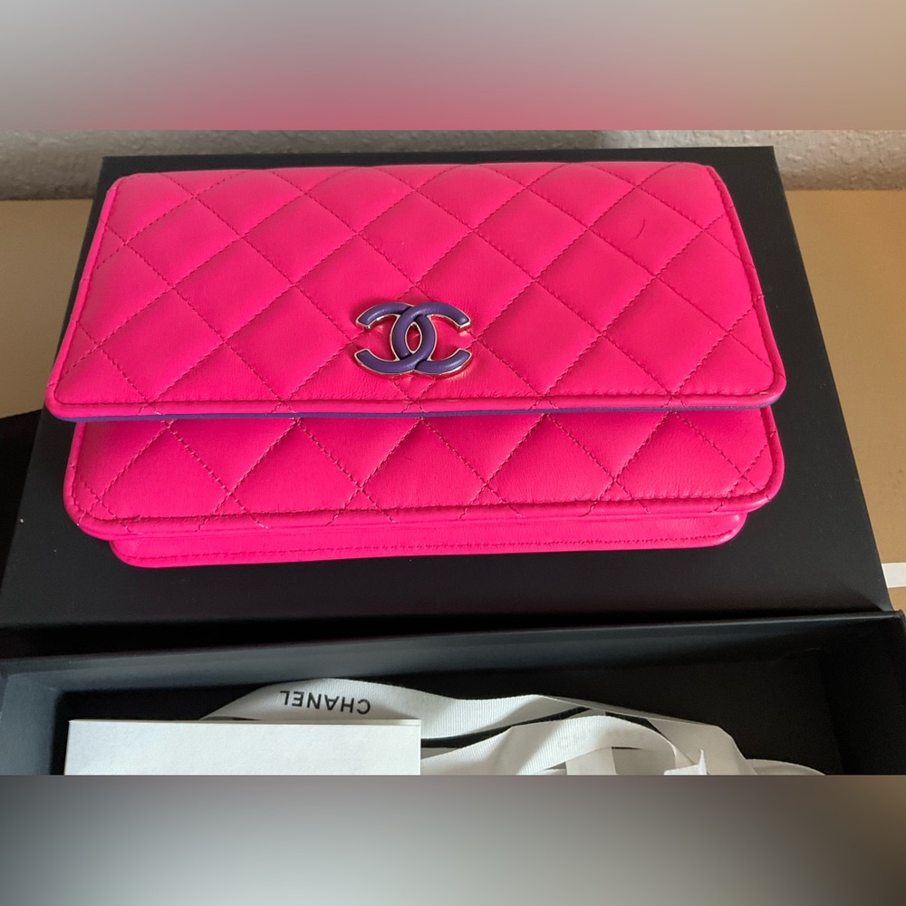 BRAND NEW CHANEL Wallet on Chain 24c